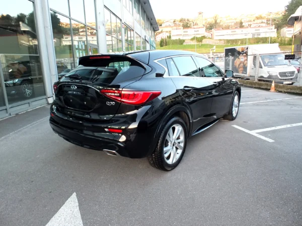 Infinity Q30 - Imagen 8